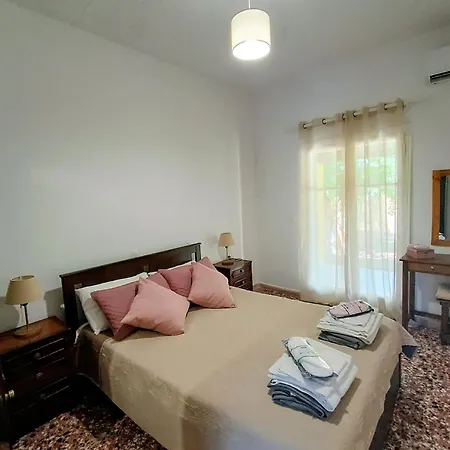 House Konstantinos Nyaraló *