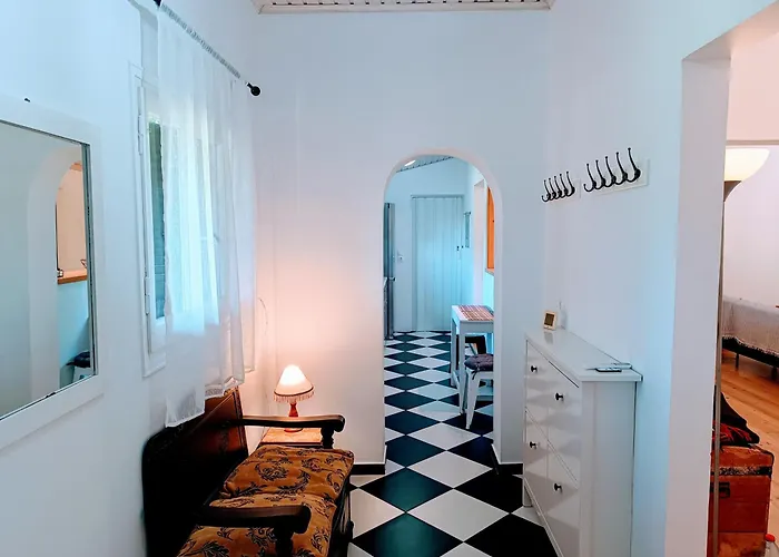 House Konstantinos * Ájosz Jeórjosz