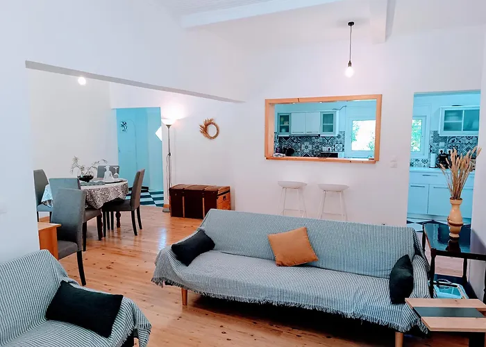 House Konstantinos Nyaraló *