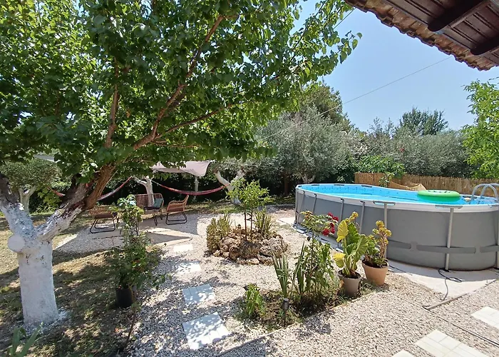 House Konstantinos Nyaraló *